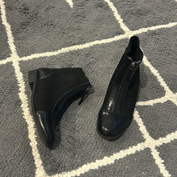 Journee Collection Bexlie Boot - Picture 2 of 12